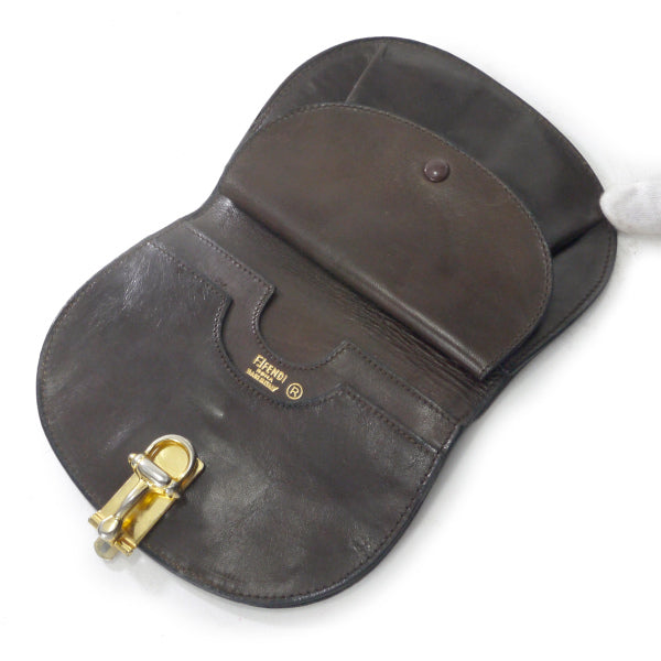 FENDI　ズッキーノ柄ビット留め具ラウンド財布（茶/スエード）