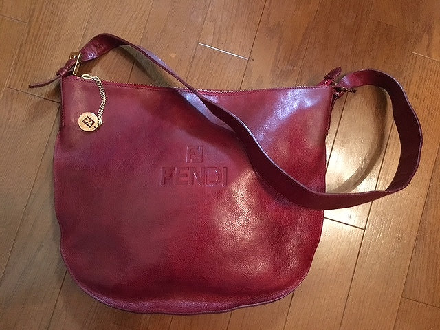 OLD Fendi バッグチャーム付き！総革大判ショルダー（赤）