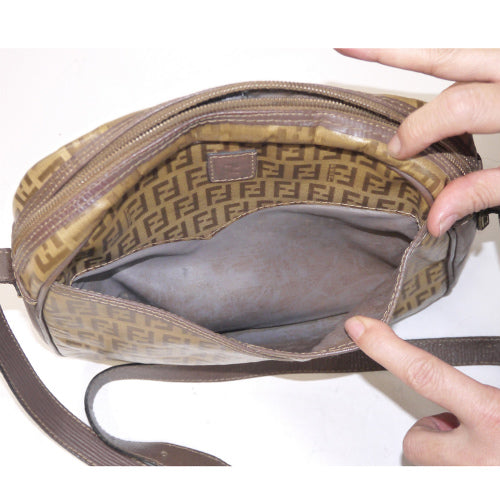 Fendi ズッカ柄 半円ショルダー（カーキベージュ）