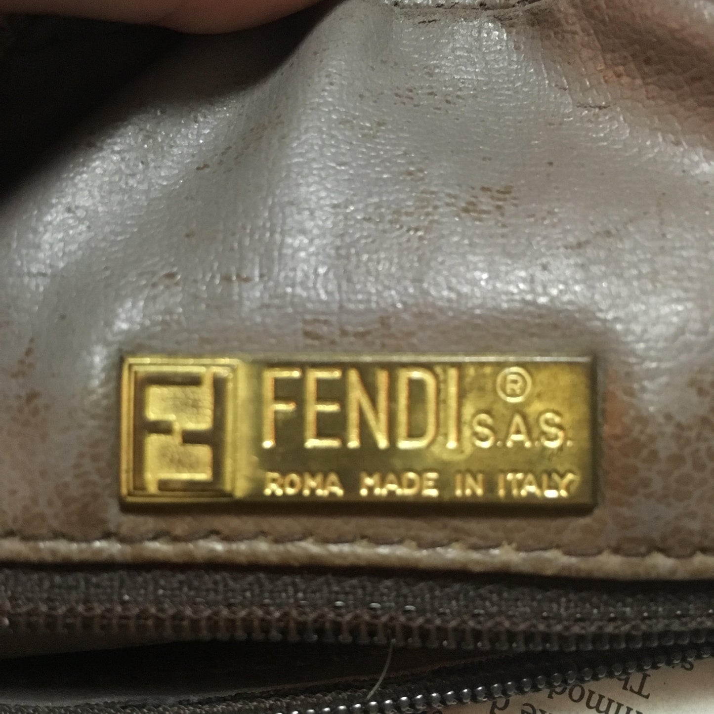 Fendi ズッカ柄 半円ショルダー（カーキベージュ）