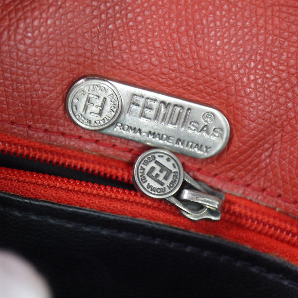 Fendi ズッカ柄 半円ミニポシェット（赤）