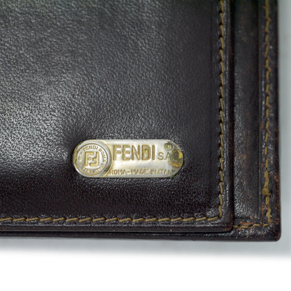 FENDI　ズッカ柄キャンバスレザー折り財布（茶）