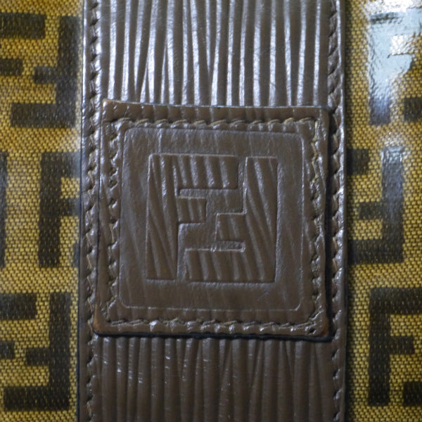 FENDI　ズッキーノ柄スクエアショルダー（茶）