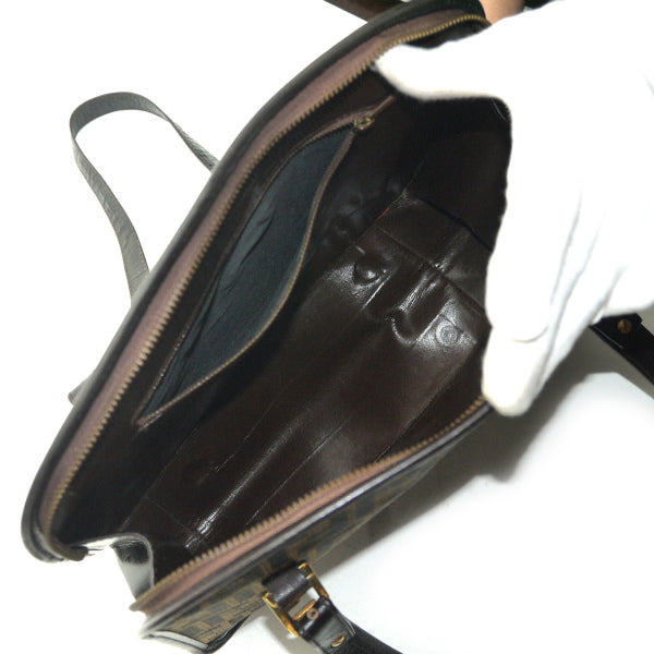 Fendi　ズッカ柄ロゴプレートトートバッグ（茶）