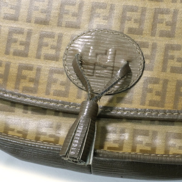 Fendi ズッキーノ柄フリンジ付半円ショルダー（茶）