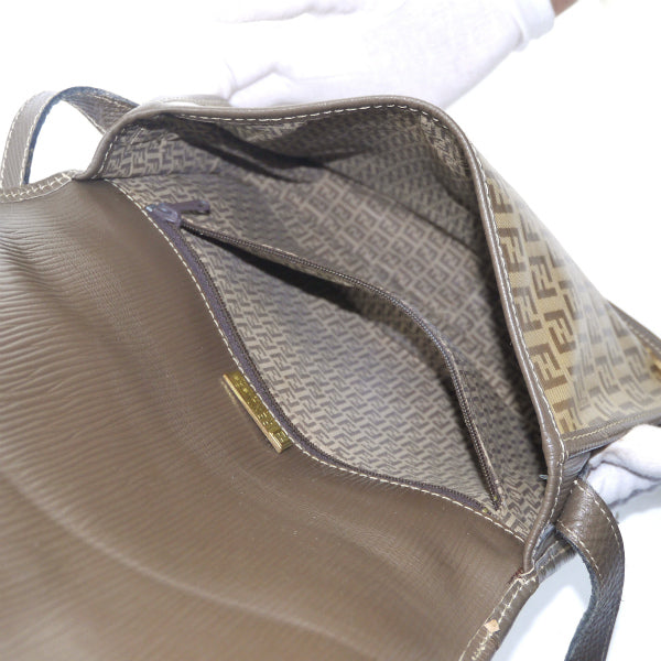 Fendi ズッキーノ柄フリンジ付半円ショルダー（茶）