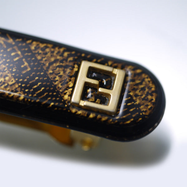 Fendi　ダブルFロゴ×ストライプ柄バレッタ（黒&ゴールド）