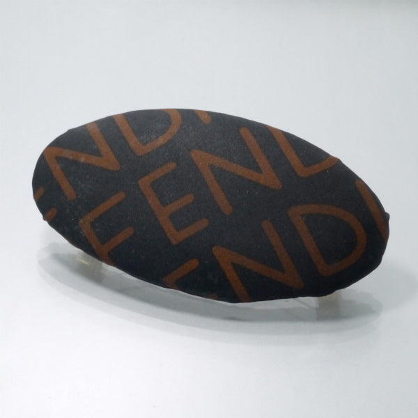 FENDI　ロゴパターンバレッタ（黒/茶）