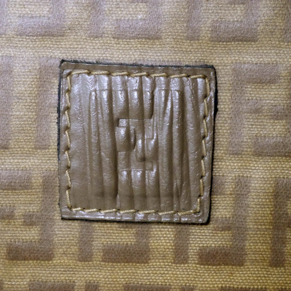FENDI　ズッキーノ柄ロゴエンボスショルダー（茶）