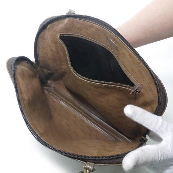 FENDI　ズッキーノ柄ロゴエンボスショルダー（茶）