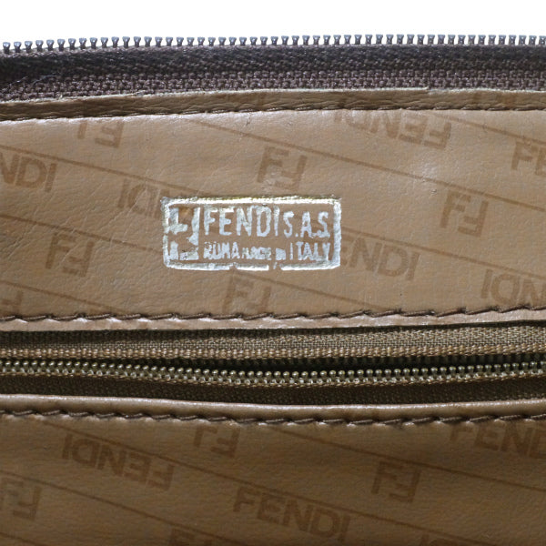 FENDI　ズッキーノ柄ロゴエンボスショルダー（茶）