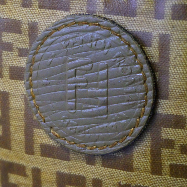 FENDI　ズッキーノ柄ロゴエンボスサークルショルダー（茶）