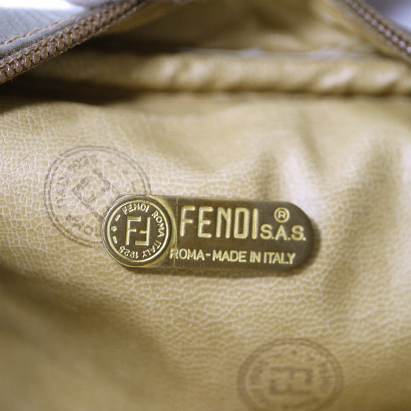 FENDI　ズッキーノ柄ロゴエンボスサークルショルダー（茶）