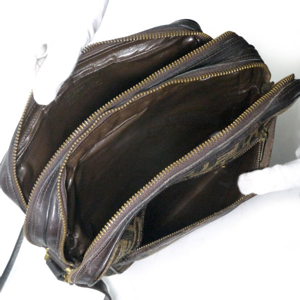 FENDI　ズッカ柄スクエアショルダー（茶）