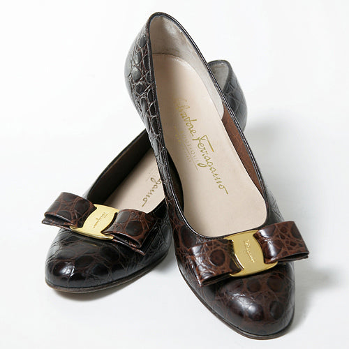 Salvatore Ferragamo　茶リボンパンプス