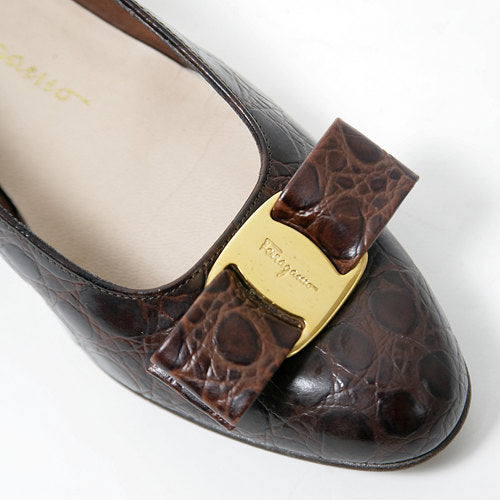 Salvatore Ferragamo　茶リボンパンプス