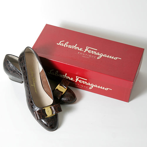 Salvatore Ferragamo　茶リボンパンプス