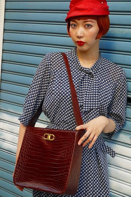 Salvatore Ferragamo　クロコ型押し大型ショルダー（茶）