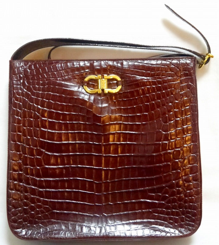 Salvatore Ferragamo　クロコ型押し大型ショルダー（茶）
