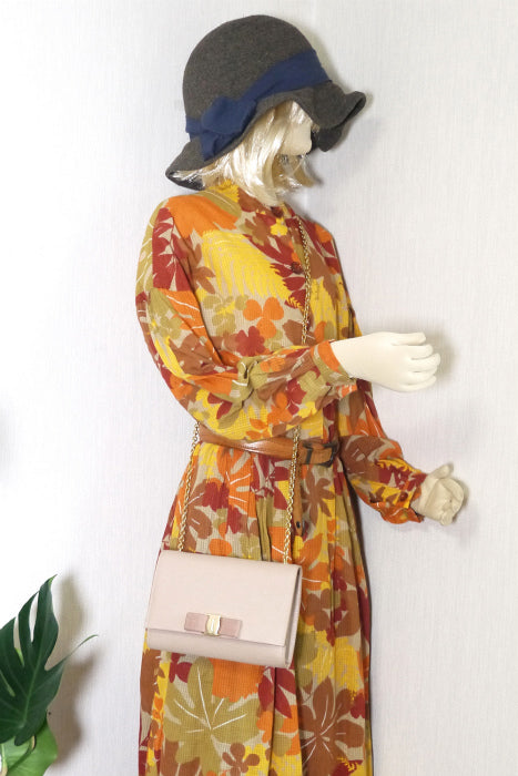 Salvatore Ferragamo  Varaチェーンミニバッグ（ピンクベージュ）