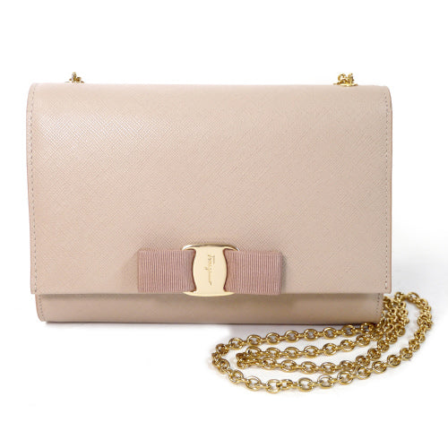 Salvatore Ferragamo  Varaチェーンミニバッグ（ピンクベージュ）