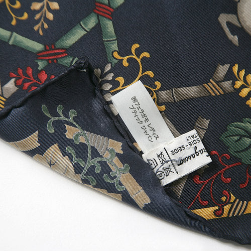Salvatore Ferragamo シルクスカーフ（馬柄）
