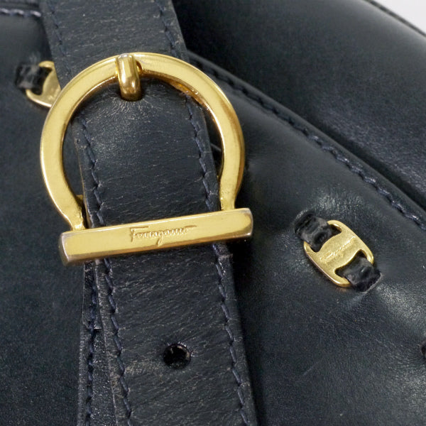 Salvatore Ferragamo  Varaリボン半円レザーポシェット（黒）