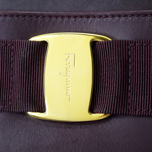Salvatore Ferragamo  Varaリボン 総革ショルダー（ボルドー）
