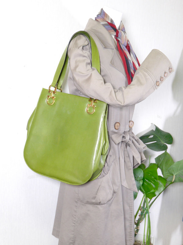 Salvatore Ferragamo  ＜訳あり＞ガンチーニ大型レザートート（黄緑）