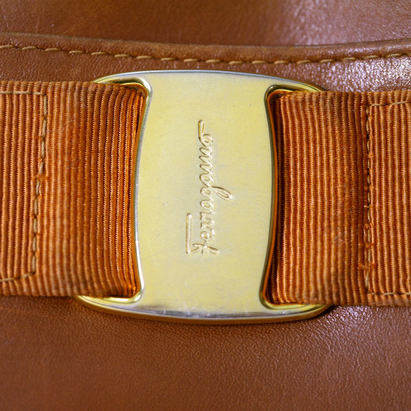 Salvatore Ferragamo  Varaリボン ポシェットバッグ（キャメル）