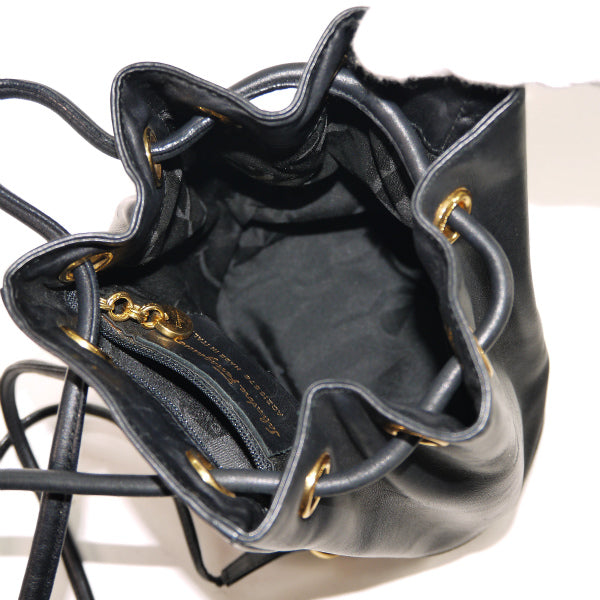 Salvatore Ferragamo　Varaリボン巾着ミニリュック（黒）