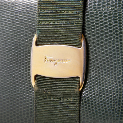 Ferragamo Vara コンパクト財布（緑）
