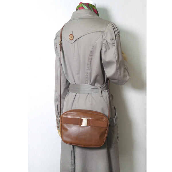 Salvatore Ferragamo   Varaリボン ポシェットバッグ（茶）