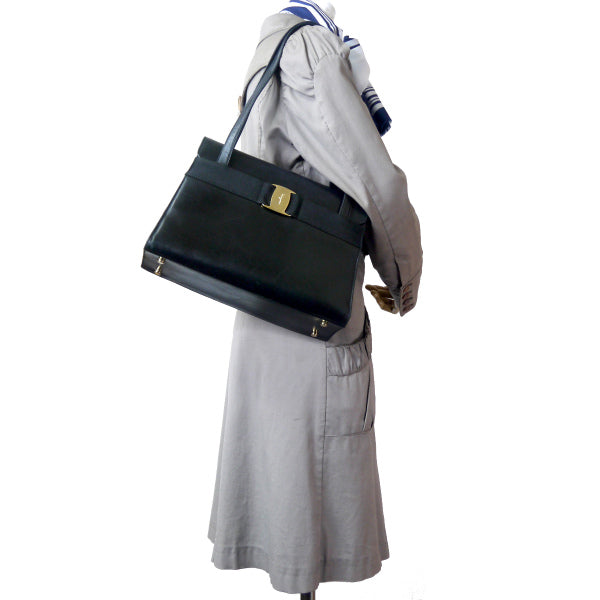 Salvatore Ferragamo　Vara金具レザーハンドバッグ（黒）