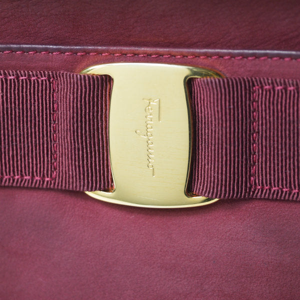Salvatore Ferragamo  Varaリボン ポシェットバッグ（赤/ヌバック）