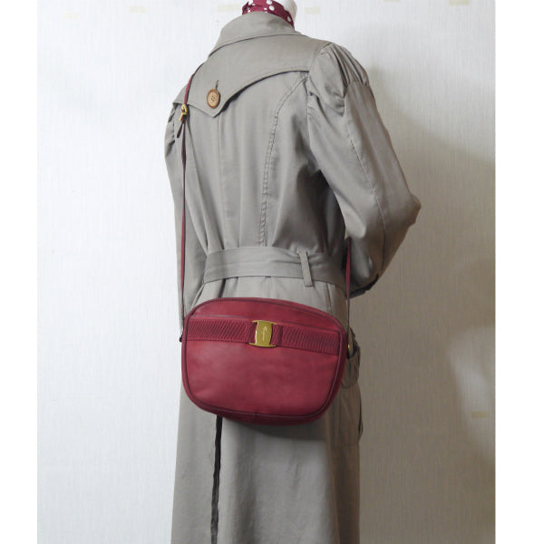 Salvatore Ferragamo  Varaリボン ポシェットバッグ（赤/ヌバック）