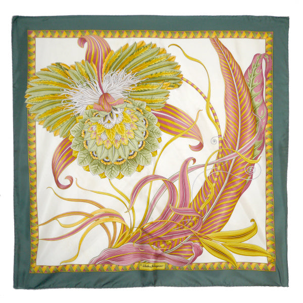 Salvatore Ferragamo シルクスカーフ（緑）