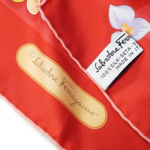 Salvatore Ferragamo シルクスカーフ（和柄/赤系）