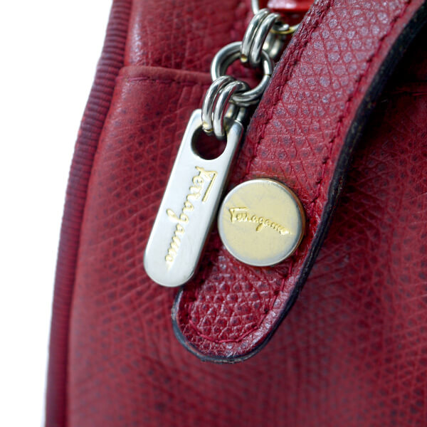 Salvatore Ferragamo   Varaリボン ポシェットバッグ（赤）