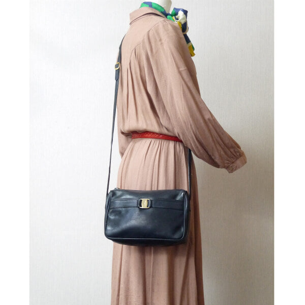 Salvatore Ferragamo   Varaリボン スクエアミニショルダー（濃紺）