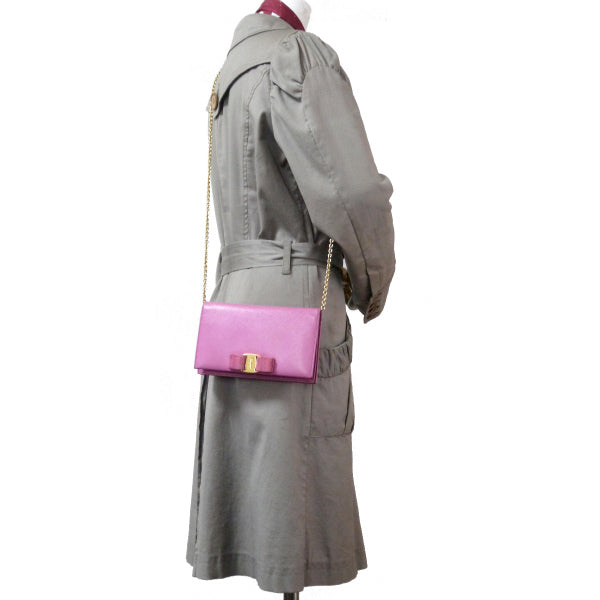 Salvatore Ferragamo  Varaリボンチェーンウォレット（ピンク）