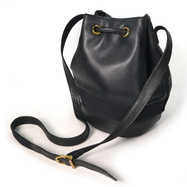 Salvatore Ferragamo Varaリボン巾着ショルダー（濃紺）