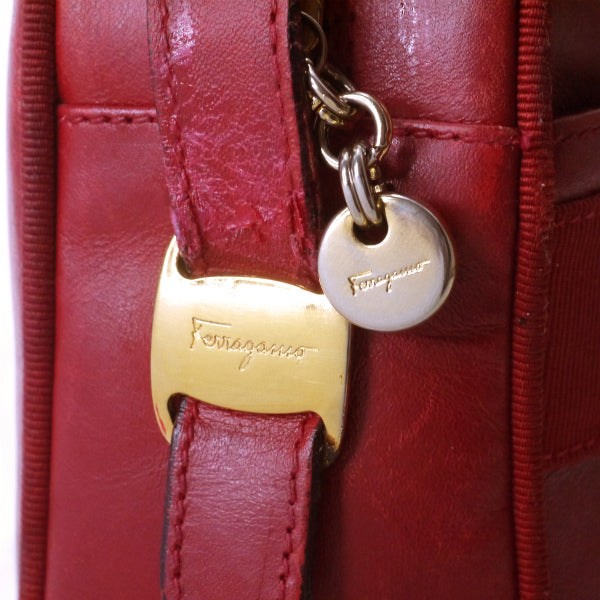 Salvatore Ferragamo   Varaリボン定番ショルダーバッグ（赤）
