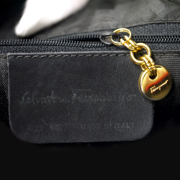 Salvatore Ferragamo   Varaリボン定番ショルダーバッグ（赤）