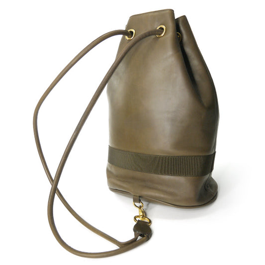 Salvatore Ferragamo　Varaリボン巾着レザーリュック（カーキ）