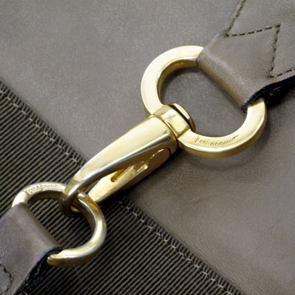 Salvatore Ferragamo　Varaリボン巾着レザーリュック（カーキ）