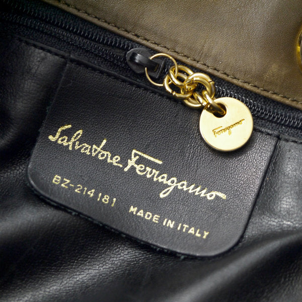 Salvatore Ferragamo　Varaリボン巾着レザーリュック（カーキ）