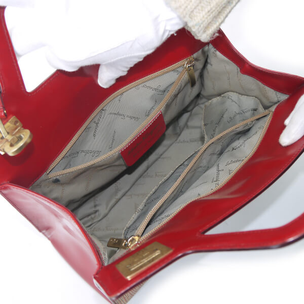 Salvatore Ferragamo  ガンチーニ留め具ショルダー付ハンドバッグ（赤）