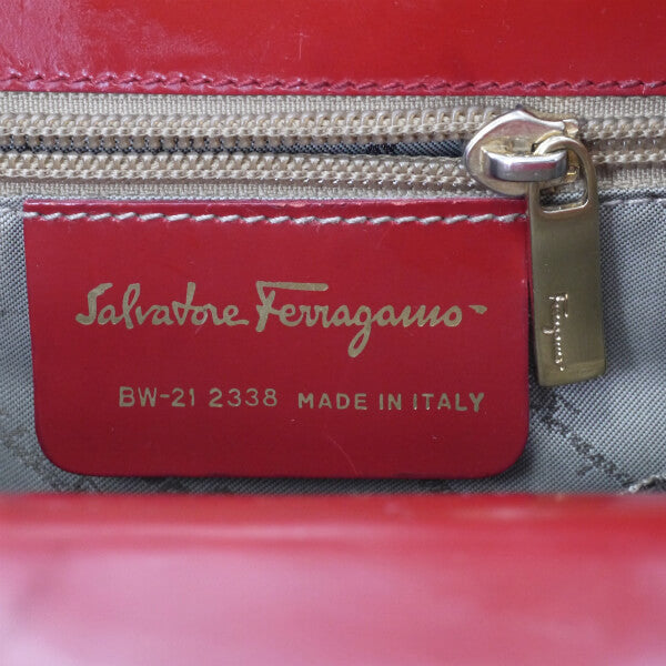 Salvatore Ferragamo  ガンチーニ留め具ショルダー付ハンドバッグ（赤）