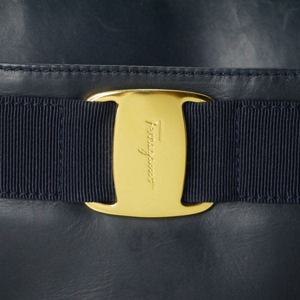 Salvatore Ferragamo   Varaリボン ポシェットバッグ（濃紺）